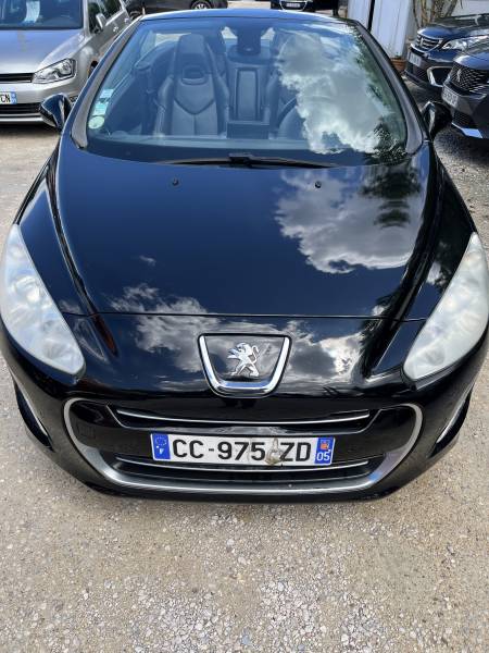 Cette Peugeot 308 CC mise en circulation le 21/03/2012 affiche 139 560 km d’origine garantis. A ARLES