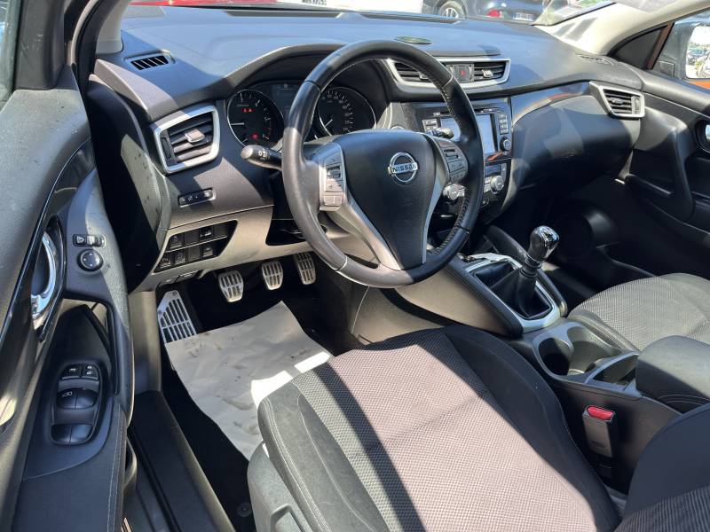 Voiture d’occasion NISSAN QASHQAI II 1.6 DCI 130 Connect Edition. BV6. 5p.  1ère Main. Avec Radars AV + AR et Caméra AR ainsi que Toit Panoramique + Rabat Electrique et. Garantie 12 Mois.
