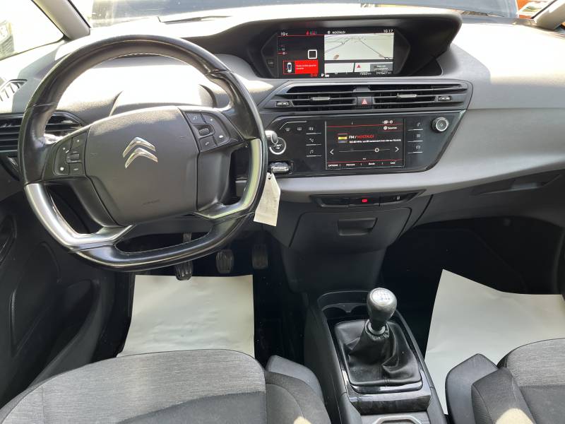 Voiture d’occasion CITROEN C4 PICASSO II Ph2 2.0 Blue HDI 150 Feel. 5p. Avec Crochet d’Attelage AR et Radars AV et AR ainsi que CarPlay. Garantie 12 Mois.