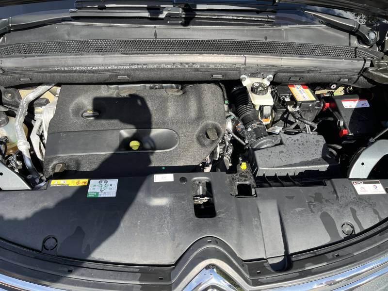 ce Citroën C4 Picasso offre une conduite agréable aussi bien sur route que pour les trajets du quotidien dans le Vaucluse. A ARLES