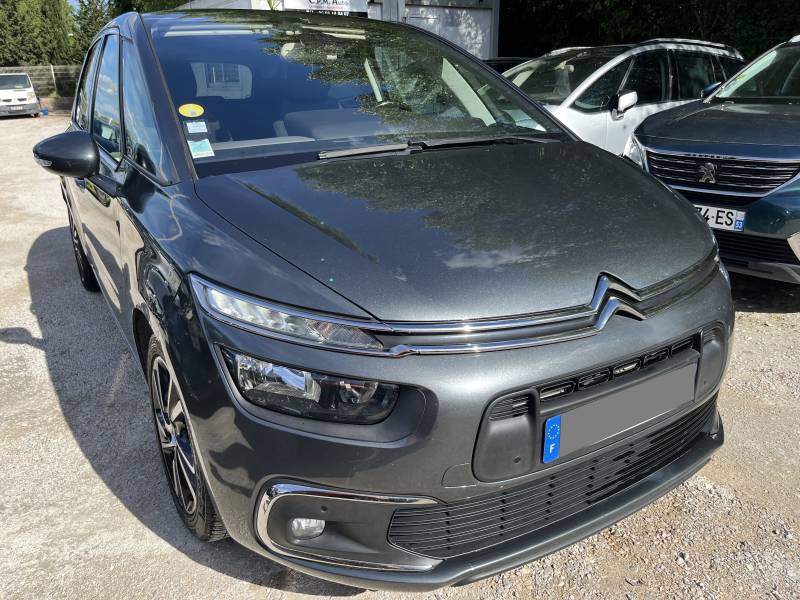 Voiture d’occasion CITROEN C4 PICASSO II Ph2 2.0 Blue HDI 150 Feel. 5p. Avec Crochet d’Attelage AR et Radars AV et AR ainsi que CarPlay. Garantie 12 Mois.
