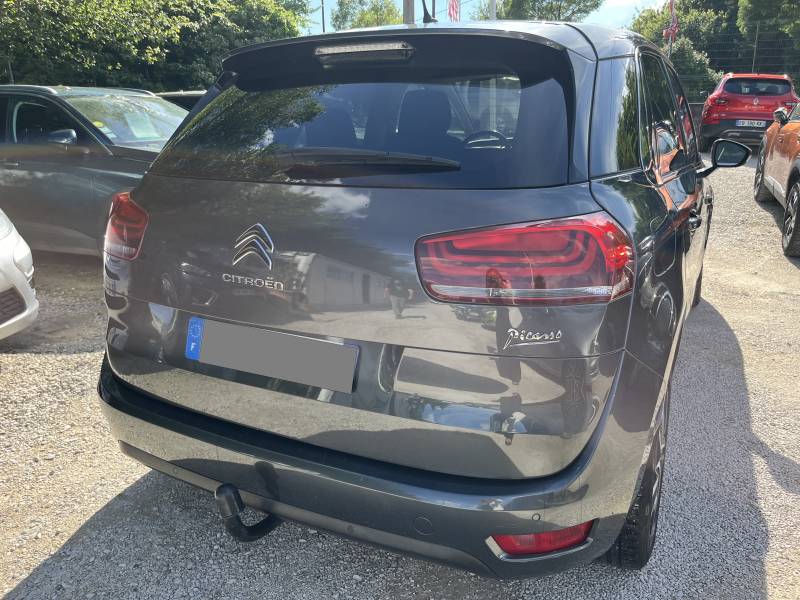 Voiture d’occasion CITROEN C4 PICASSO II Ph2 2.0 Blue HDI 150 Feel. 5p. Avec Crochet d’Attelage AR et Radars AV et AR ainsi que CarPlay. Garantie 12 Mois.