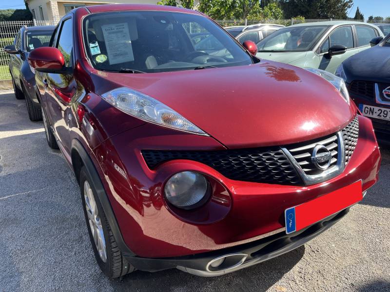 Sa finition Rouge Métal Verni apporte également une touche dynamique et moderne. A NIMES
