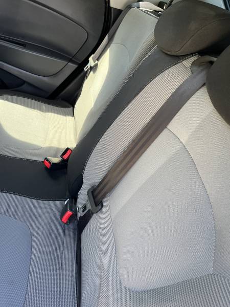 Voiture d’occasion RENAULT CAPTUR 1.5 DCI 90 Intens. 5p. 1ère Main. avec régulateur et limiteur de vitesse et Carte Main Libre ainsi que GPS Europe tactile. Garantie 12 Mois.