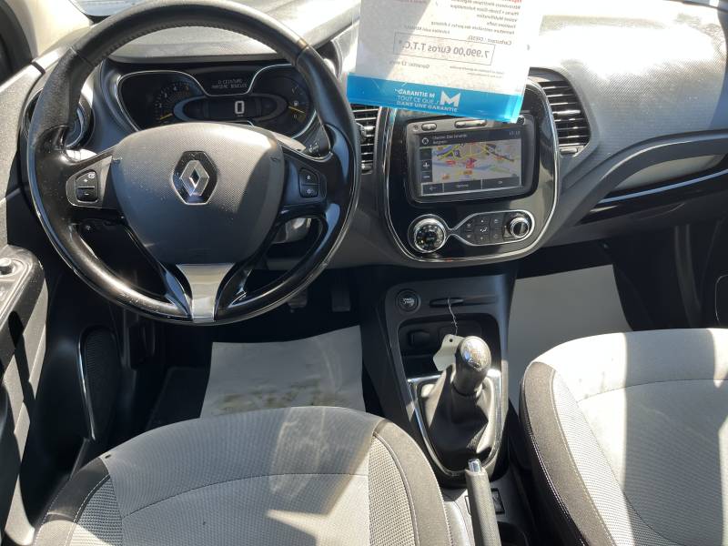 Voiture d’occasion RENAULT CAPTUR 1.5 DCI 90 Intens. 5p. 1ère Main. avec régulateur et limiteur de vitesse et Carte Main Libre ainsi que GPS Europe tactile. Garantie 12 Mois.