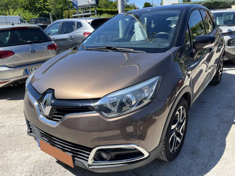 Voiture d’occasion RENAULT CAPTUR 1.5 DCI 90 Intens. 5p. 1ère Main. avec régulateur et limiteur de vitesse et Carte Main Libre ainsi que GPS Europe tactile. Garantie 12 Mois.