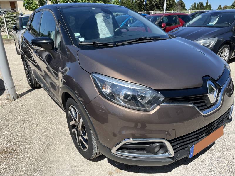 Voiture d’occasion RENAULT CAPTUR 1.5 DCI 90 Intens. 5p. 1ère Main. avec régulateur et limiteur de vitesse et Carte Main Libre ainsi que GPS Europe tactile. Garantie 12 Mois.