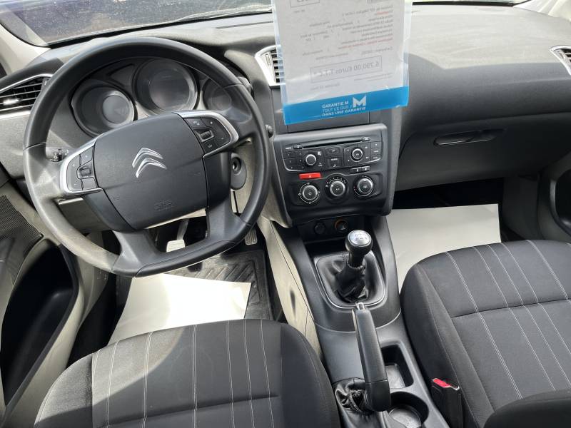 Voiture d’occasion CITROEN C4 II 1.6 HDI 92 Attraction 5 portes alliant confort, sobriété et praticité au quotidien. A NIMES