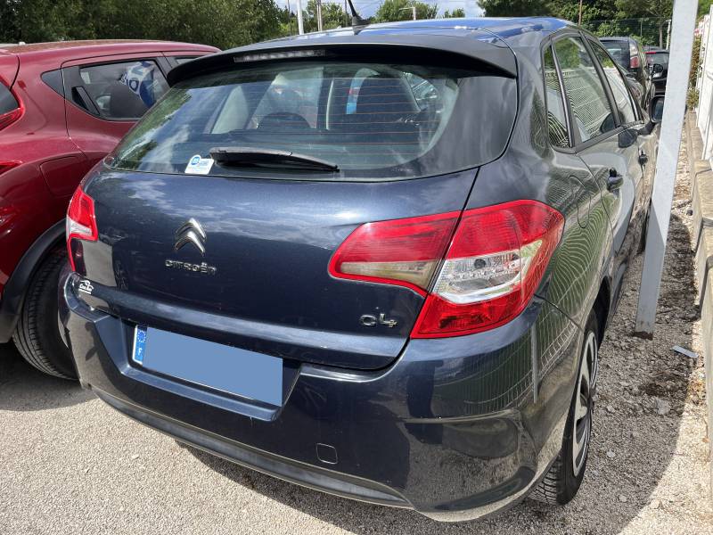 Voiture d’occasion CITROEN C4 II 1.6 HDI 92 Attraction. 5p. avec climatisation et Régulateur et Limiteur de vitesse ainsi que Radio CD commande au Volant. Garantie 12 Mois.