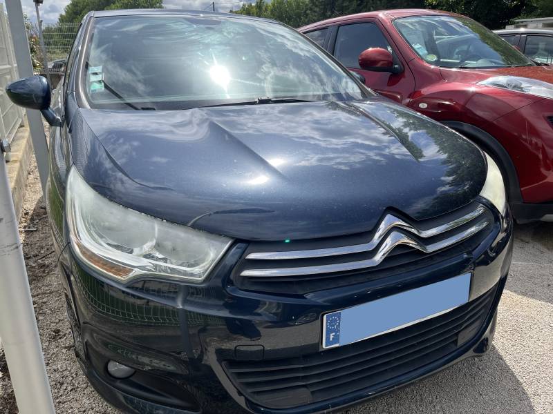 Voiture d’occasion CITROEN C4 II 1.6 HDI 92 Attraction. 5p. avec climatisation et Régulateur et Limiteur de vitesse ainsi que Radio CD commande au Volant. Garantie 12 Mois.