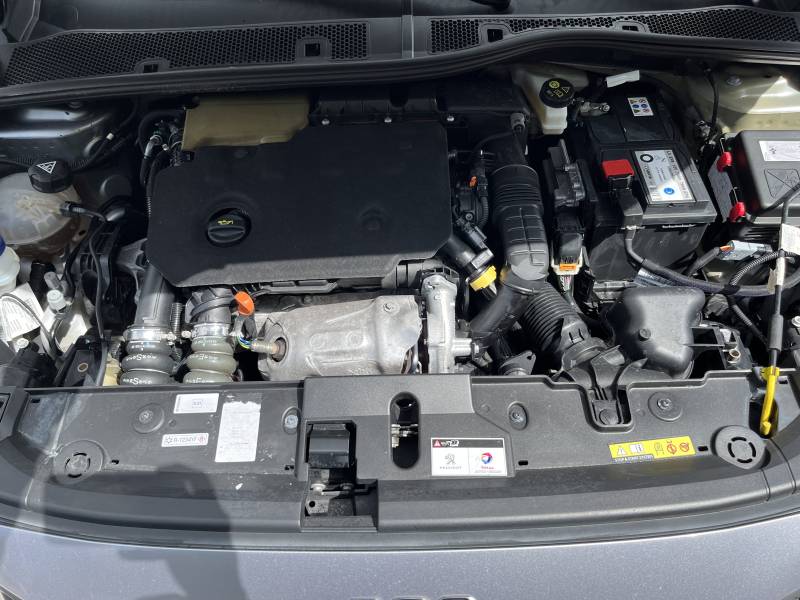Son moteur DIESEL de 102 chevaux, associé à une boîte manuelle 6 vitesses, offre une conduite souple et maîtrisée tout en conservant une faible consommation. A ALES