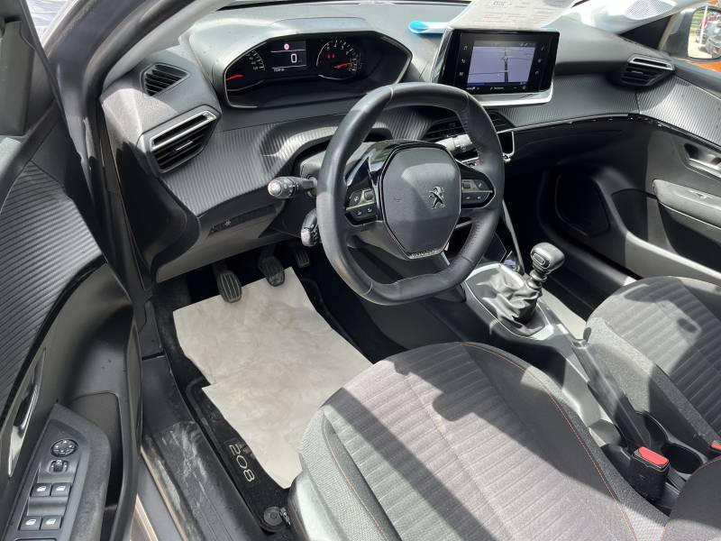 Voiture d’occasion PEUGEOT 208 II 1.5 Blue HDI 102 Active Business. BV6. 5p.1ère Main. avec CarPlay et régulateur et limiteur de vitesse ainsi que GPS Europe Tactile. Garantie 12 Mois.