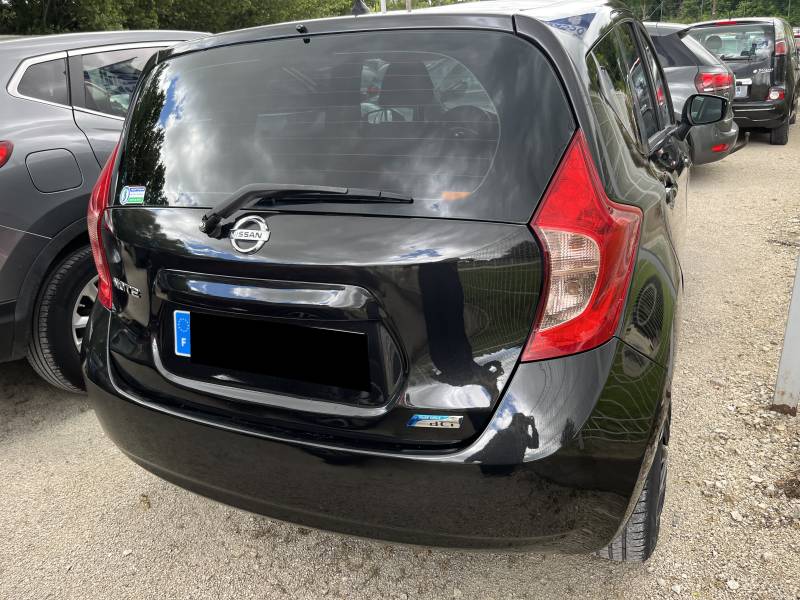 Avec sa finition soignée, sa couleur Noir Verni et ses 5 places confortables, cette Voiture d’occasion NISSAN NOTE E12 15 DCI 90 Acenta Plus avec Climatisation et Régulateur + Limiteur de vitesse Garantie 12 Mois. A NIMES