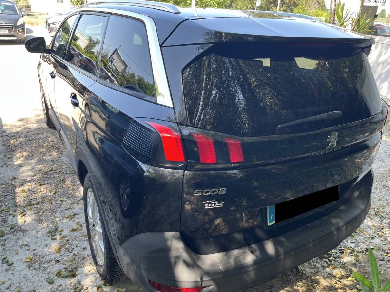 PEUGEOT 5008 II 1.5 Blue HDI 130 Active Business dispose d’une configuration idéale avec sa boîte automatique EAT8, son intérieur spacieux et ses nombreux équipements d’aide à la conduite. A CARPENTRAS