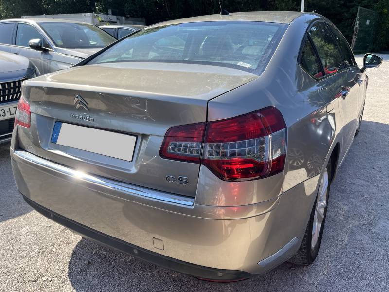 Voiture d’occasion CITROEN C5 II Ph2 2.0 HDI 163 Exclusive BV6 4p. avec GPS Europe et Radars AV + AR ainsi que Sièges Semi-Cuir + Chauffant + Massant. Garantie 12 Mois.