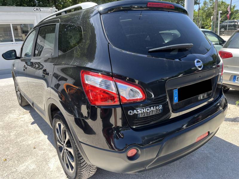 CPM Auto vous propose ce NISSAN QASHQAI+2 2.0 DCI 150 Tekna BV6 4X4 7 Places 1ère Main, un SUV familial reconnu pour sa polyvalence, son confort et sa fiabilité. A ORANGE
