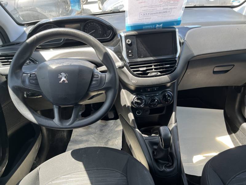 Voiture d’occasion PEUGEOT 208 I Ph2 1.6 Blue HDI 102 Premium. 5p. avec GPS Europe Tactile et régulateur + Limiteur de vitesse. 1ère Main. Garantie 12 Mois.