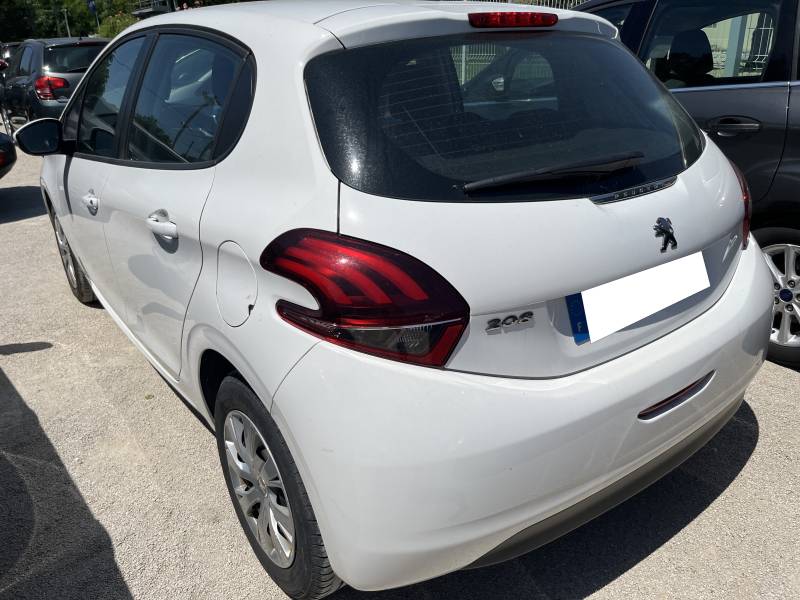 Voiture d’occasion PEUGEOT 208 I Ph2 1.6 Blue HDI 102 Premium. 5p. avec GPS Europe Tactile et régulateur + Limiteur de vitesse. 1ère Main. Garantie 12 Mois.