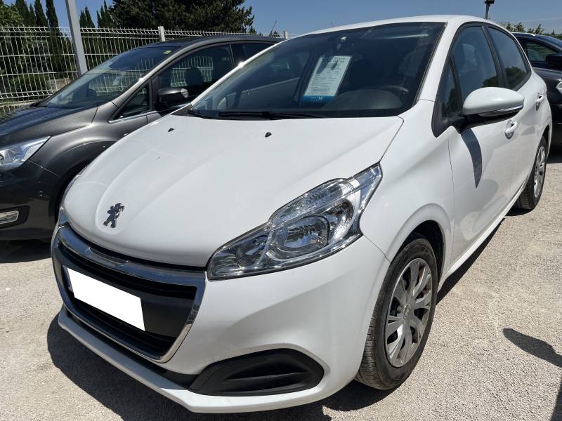 Voiture d’occasion PEUGEOT 208 I Ph2 1.6 Blue HDI 102 Premium. 5p. avec GPS Europe Tactile et régulateur + Limiteur de vitesse. 1ère Main. Garantie 12 Mois.