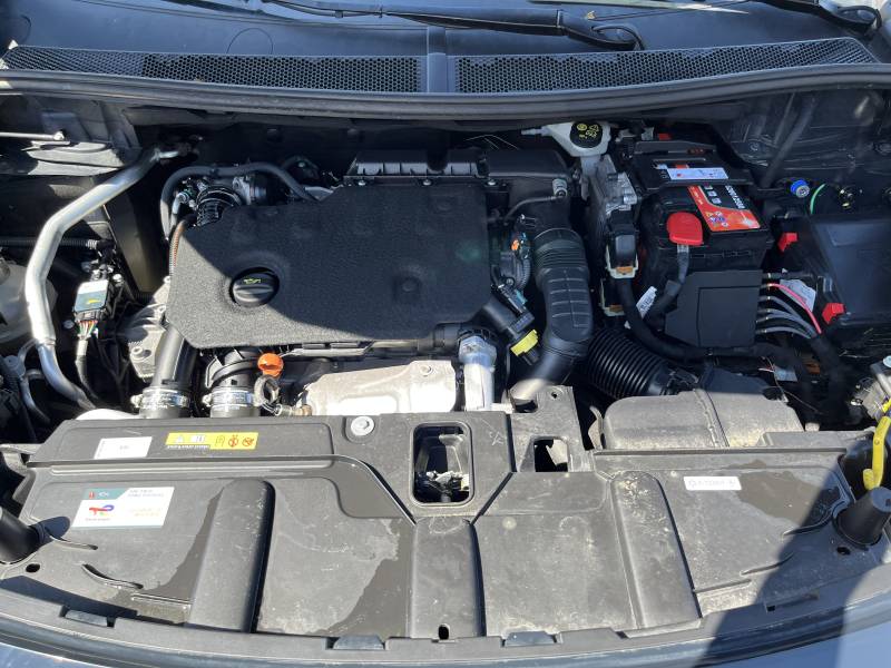 Voiture d’occasion PEUGEOT 3008 II 1.5 BLUE HDI 130 Active Business. EAT 8. 5p. avec GPS Europe Tactile et Radars AV + AR + et Alerte Franchissement de Lignes ainsi que CarPlay. Garantie 12 Mois.