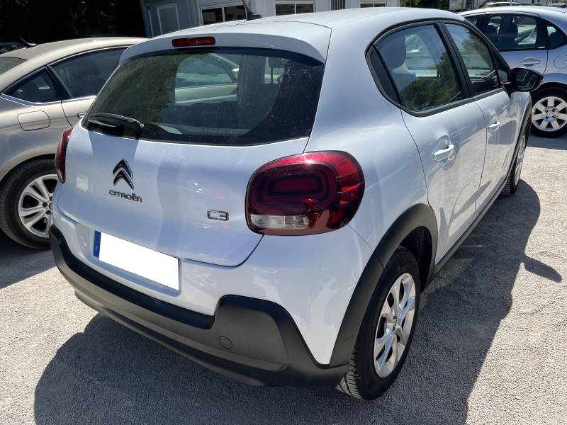 Disponible dans notre parc à Avignon, cette voiture d'occasion Avignon séduit par sa présentation soignée, sa faible consommation et son excellent rapport qualité-prix.
