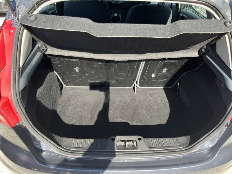 Voiture d’occasion FORD FIESTA VI 1.6 TDCI 95 Econetic. 5p. avec climatisation. Garantie 12 Mois.