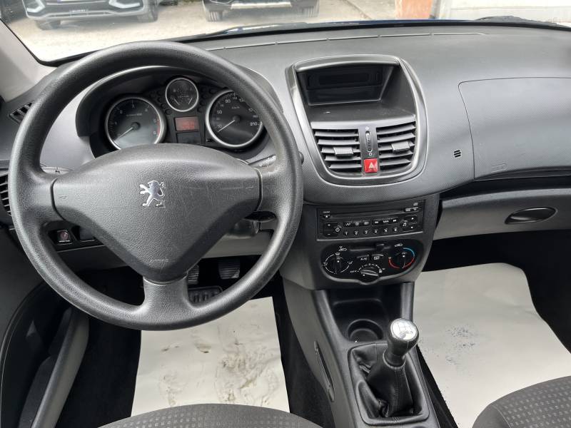 Grâce à son moteur Diesel économique de 70 ch et sa boîte manuelle 5 vitesses, elle constitue un excellent choix pour les trajets urbains comme pour les déplacements sur route. A CARPENTRAS