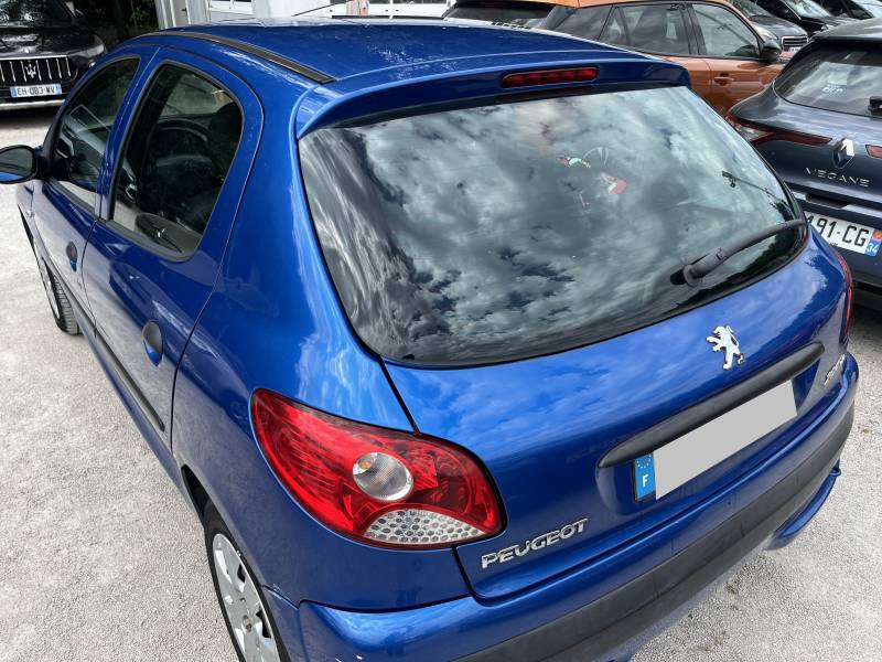 PEUGEOT 206 + 1.4 HDI 70 Urban est une citadine reconnue pour sa fiabilité, son faible coût d’utilisation et son agrément de conduite au quotidien. A ORANGE