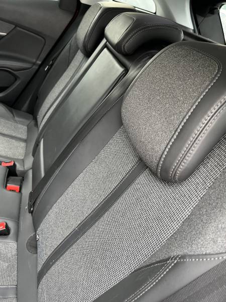 3008 II 1.6 BLUE HDI 120 Allure Business EAT 6 avec Pack Black Diamant, Radars AV + AR, Caméra de Recul et CarPlay, Garantie 12 Mois. A CARPENTRAS