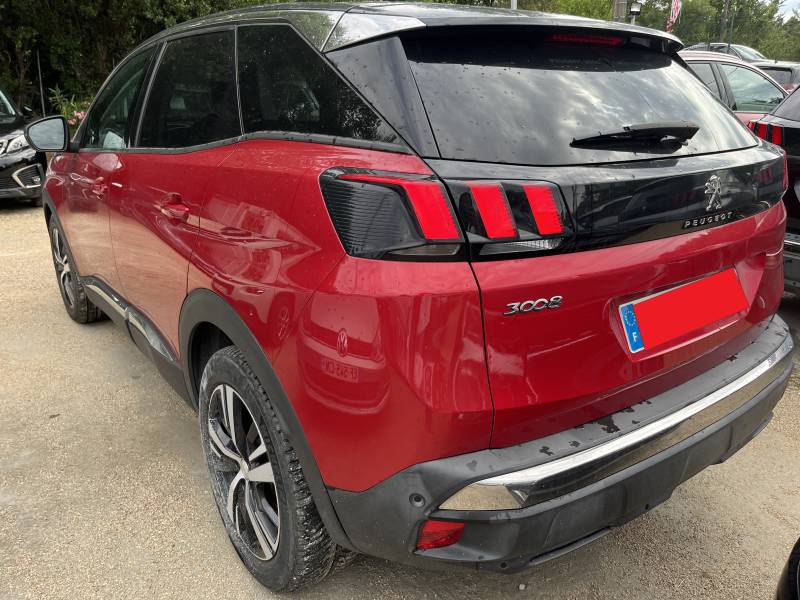 Voiture d’occasion PEUGEOT 3008 II 1.6 BLUE HDI 120 Allure Business. EAT 6. 5p. avec Pack Black Diamant et Radars AV + AR + Caméra de Recul ainsi que CarPlay. Garantie 12 Mois.