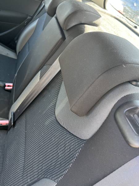 Avec son moteur 1.6 e-HDI 112 ch, sa boîte manuelle 6 vitesses et sa fiscalité limitée à 5 CV, cette 308 offre une conduite agréable tout en conservant une consommation maîtrisée. A ARLE