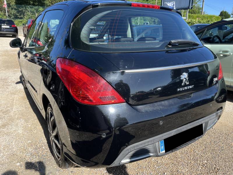 Voiture d’occasion PEUGEOT 308 I Ph2 1.6 e-HDI 112 Business Pack. BV6. 5p. avec climatisation automatique bizone et Radar de Recul ainsi que régulateur limiteur de vitesse. Garantie 12 Mois.