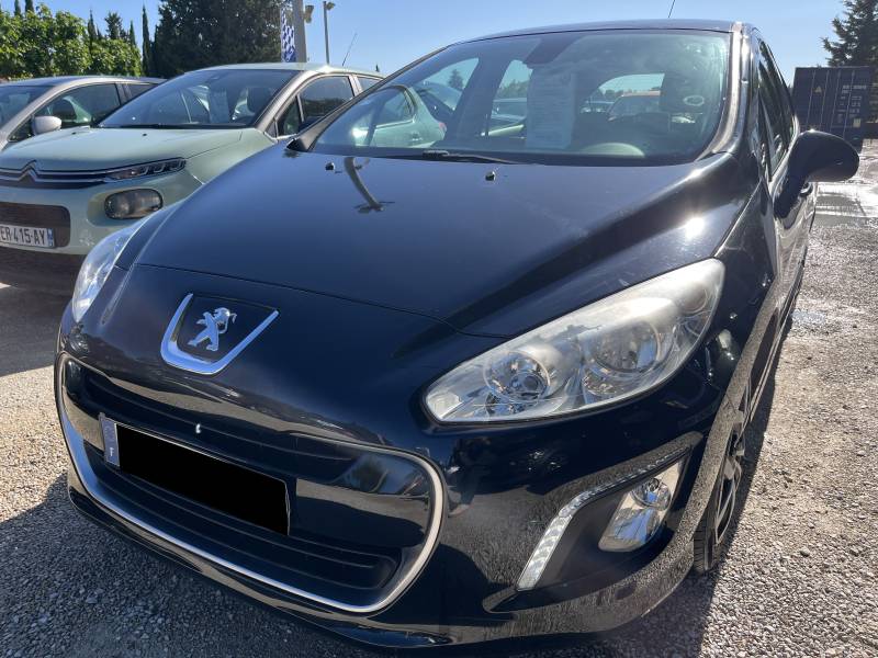 Elle est visible chez CPM Auto à Avignon et bénéficie d'une garantie 12 mois.
