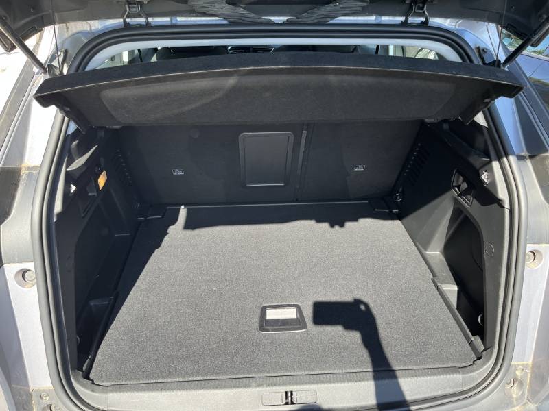 Voiture d’occasion PEUGEOT 3008 II 1.5 BLUE HDI 130 Active Business. BV6. 5p. Avec GPS Europe Tactile et Radars AV + AR + et Lecture des Panneaux ainsi que CarPlay. Garantie 12 Mois.