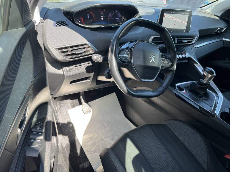 Voiture d’occasion PEUGEOT 3008 II 1.5 BLUE HDI 130 Active Business. BV6. 5p. Avec GPS Europe Tactile et Radars AV + AR + et Lecture des Panneaux ainsi que CarPlay. Garantie 12 Mois.