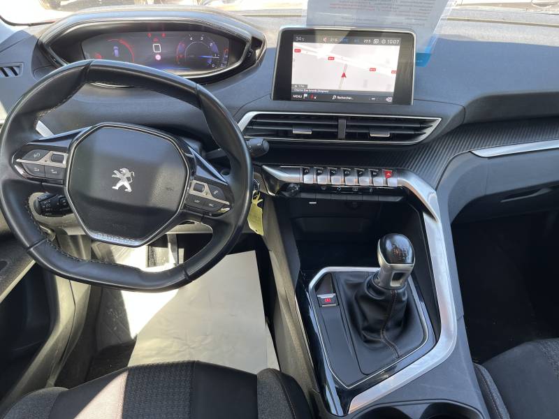 Ce SUV/Monospace 5 portes et 5 places combine confort, sobriété et technologie, idéal pour vos trajets quotidiens comme pour les longs déplacements dans le Vaucluse et autour d’Avignon.