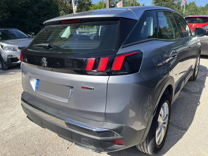 équipé du GPS Europe tactile, des radars de stationnement avant et arrière, de la lecture des panneaux ainsi que de la compatibilité Apple CarPlay, offrant une conduite moderne et sécurisée. A ARLES