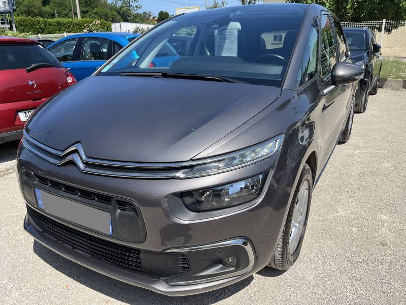 Mis en circulation en mars 2018, ce C4 Picasso affiche 142.701 km d'origine garantis. Son moteur 1.6 BlueHDi 120 Diesel associé à une boîte manuelle 6 vitesses procure une conduite souple et agréable aussi bien sur route que lors des trajets quotidiens. A