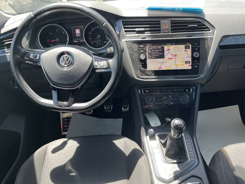 Voiture d’occasion VOLKSWAGEN TIGUAN II 2.0 TDI 150 Bluemotion SOUND. BV6. 5p. Avec Park Assist et Caméra de Recul ainsi que Crochet d’Attelage AR. Garantie 12 Mois.
