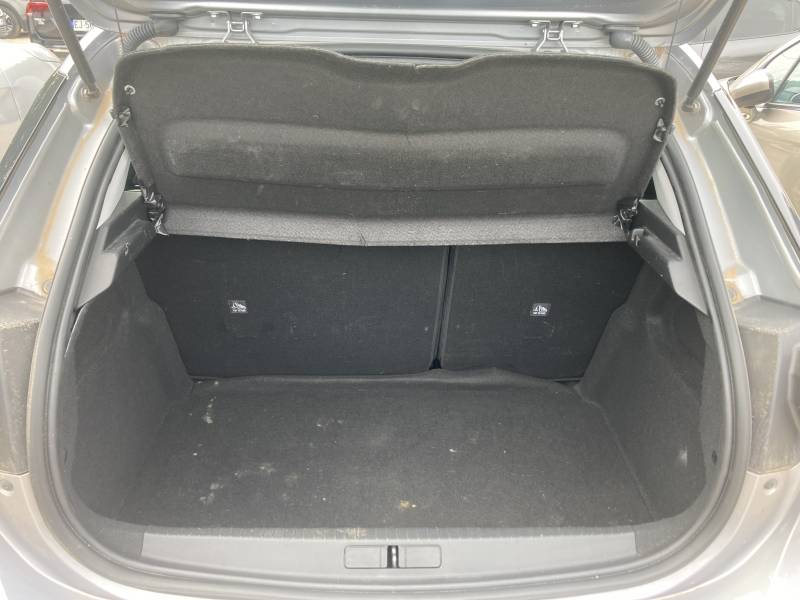 voiture d’occasion OPEL CORSA 1.2 I 12 V 75 Edition Business allie fiabilité, confort et économie. A ARLES