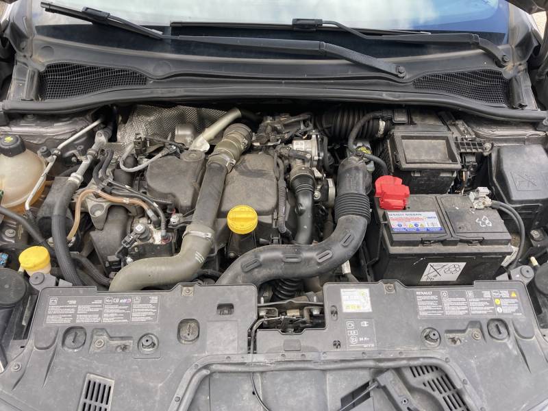 Voiture d’occasion RENAULT CLIO IV Ph2 1.5 DCI 90 Business. 5p. avec Régulateur + Limiteur de Vitesse et GPS Europe tactile ainsi que Radars de Recul. Garantie 12 Mois.