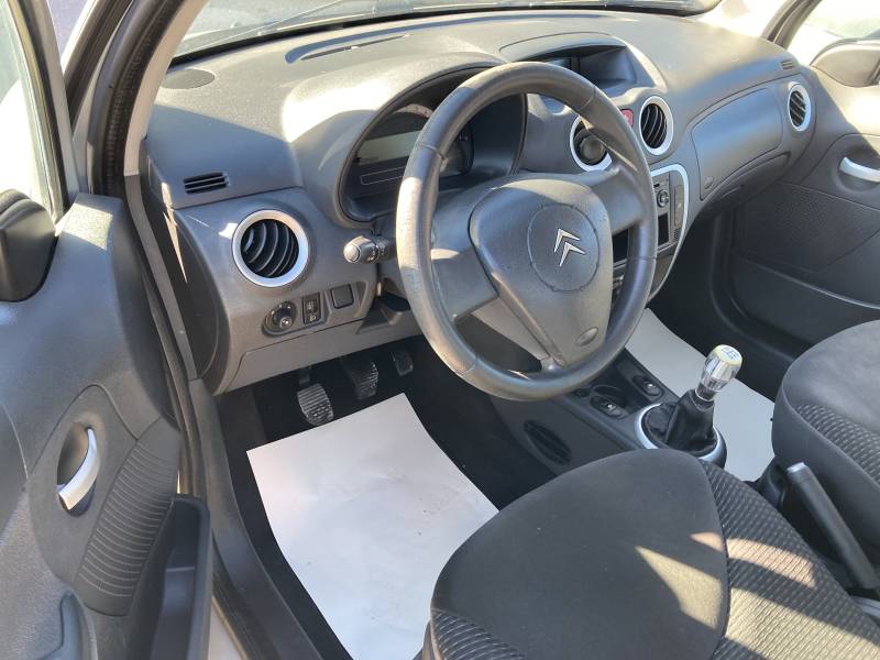 Voiture d’occasion C3 I Ph2 1.4 HDI 70 Confort. 5p.  avec climatisation et radio CD MP3 commande au volant. Garantie 12 Mois.