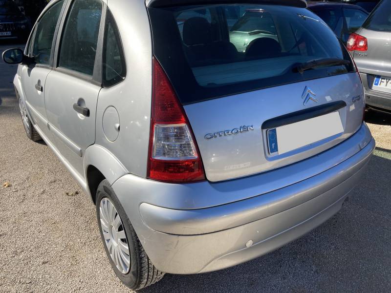 Voiture d’occasion C3 I Ph2 1.4 HDI 70 Confort. 5p.  avec climatisation et radio CD MP3 commande au volant. Garantie 12 Mois.