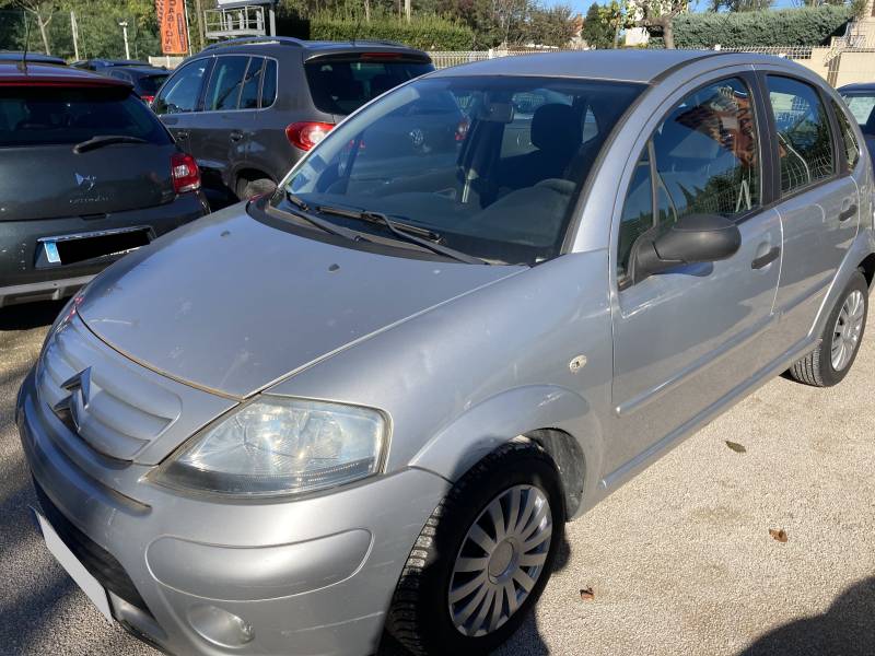 Voiture d’occasion C3 I Ph2 1.4 HDI 70 Confort. 5p.  avec climatisation et radio CD MP3 commande au volant. Garantie 12 Mois.
