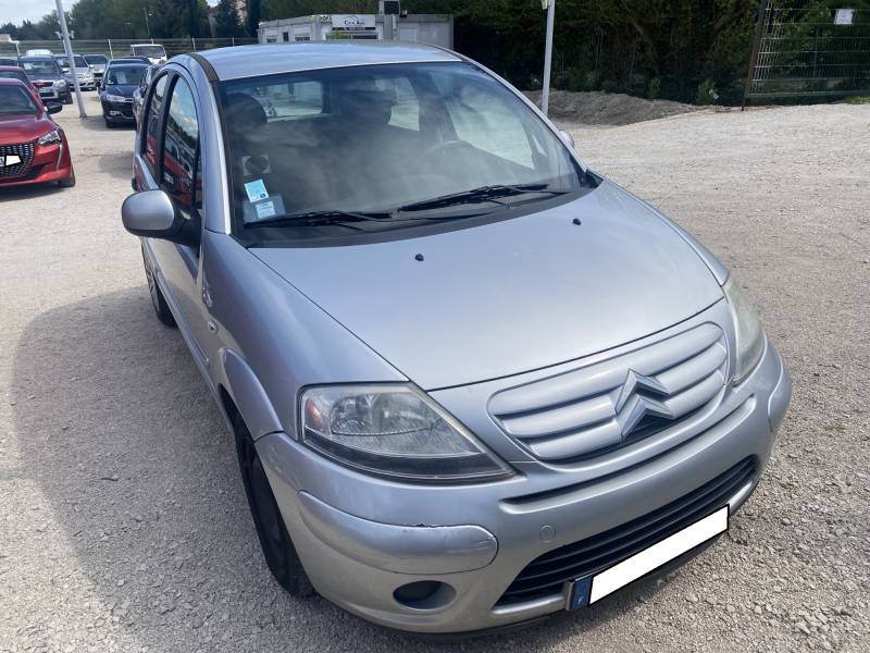 Avec ses 131.500 km, son moteur Diesel 1.4 HDI 70, sa boîte manuelle 5 vitesses, et son coloris Gris Alu Métal Verni, elle répond aux besoins essentiels d’un conducteur recherchant praticité et maîtrise du budget. A ORANGE