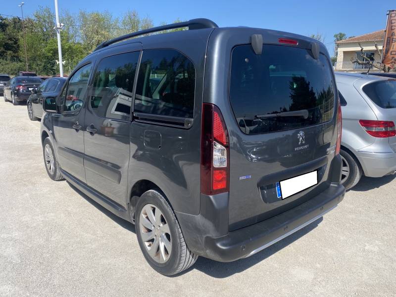 CPM Auto professionnel de la vente de voiture en occasion pas cher vous propose : Voiture d’occasion PEUGEOT PARTNER II Ph 2 1.6 Blue-HDI 120 Outdoor * Garantie 12 mois * ARAMON
