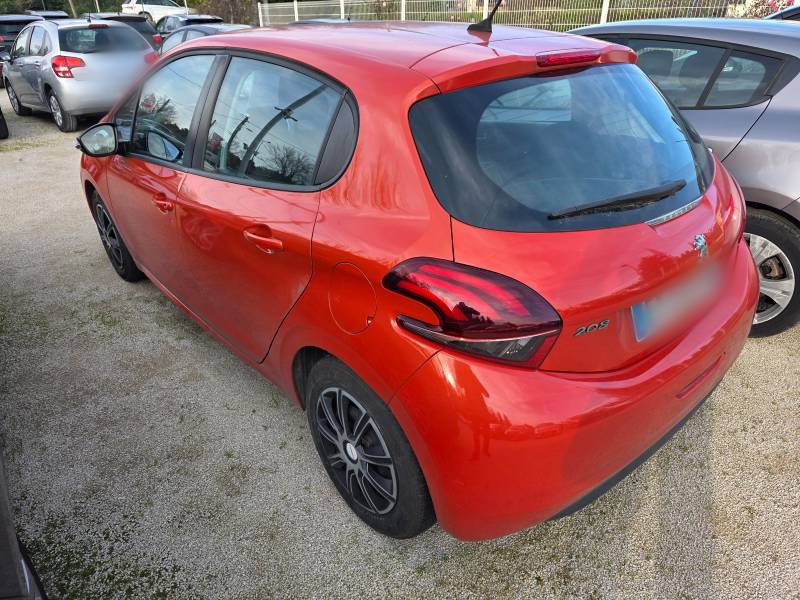 Voiture d'Occasion PEUGEOT 208 I Ph2 1.2 Essence 82ch Active Business GPS 5p Distribution neuve Révisée Garantie 12 Mois très complète