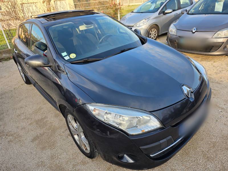 Voiture d'Occasion RENAULT MEGANE III 1.9 DCI 130 Dynamique Toit ouvrant pano GPS. BV6 5p Révisée et Garantie 12 mois