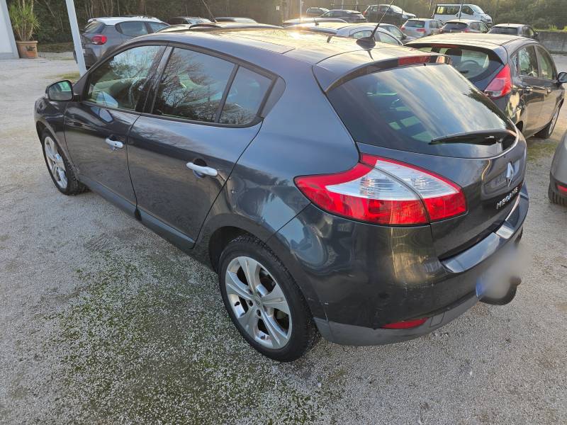 Voiture d'Occasion RENAULT MEGANE III 1.9 DCI 130 Dynamique Toit ouvrant pano GPS. BV6 5p Révisée et Garantie 12 mois