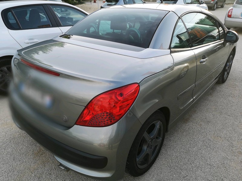 CPM AUTO Discount: PEUGEOT 207 CC  1.6 VTi 120 Roland Garros Cuir Bi-ton- Révisée et Garantie 12 mois à CARPENTRAS